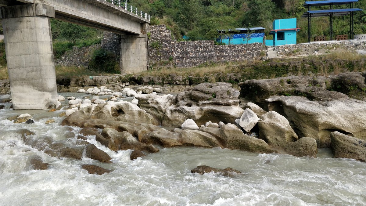 basanta58_raj's tweet photo. Beautiful potholes #SetiRiver #Pokhara #Nepal.
@WSchwanghart @iag_hazards @EuroGeosciences https://t.co/bPFPA5tUcG