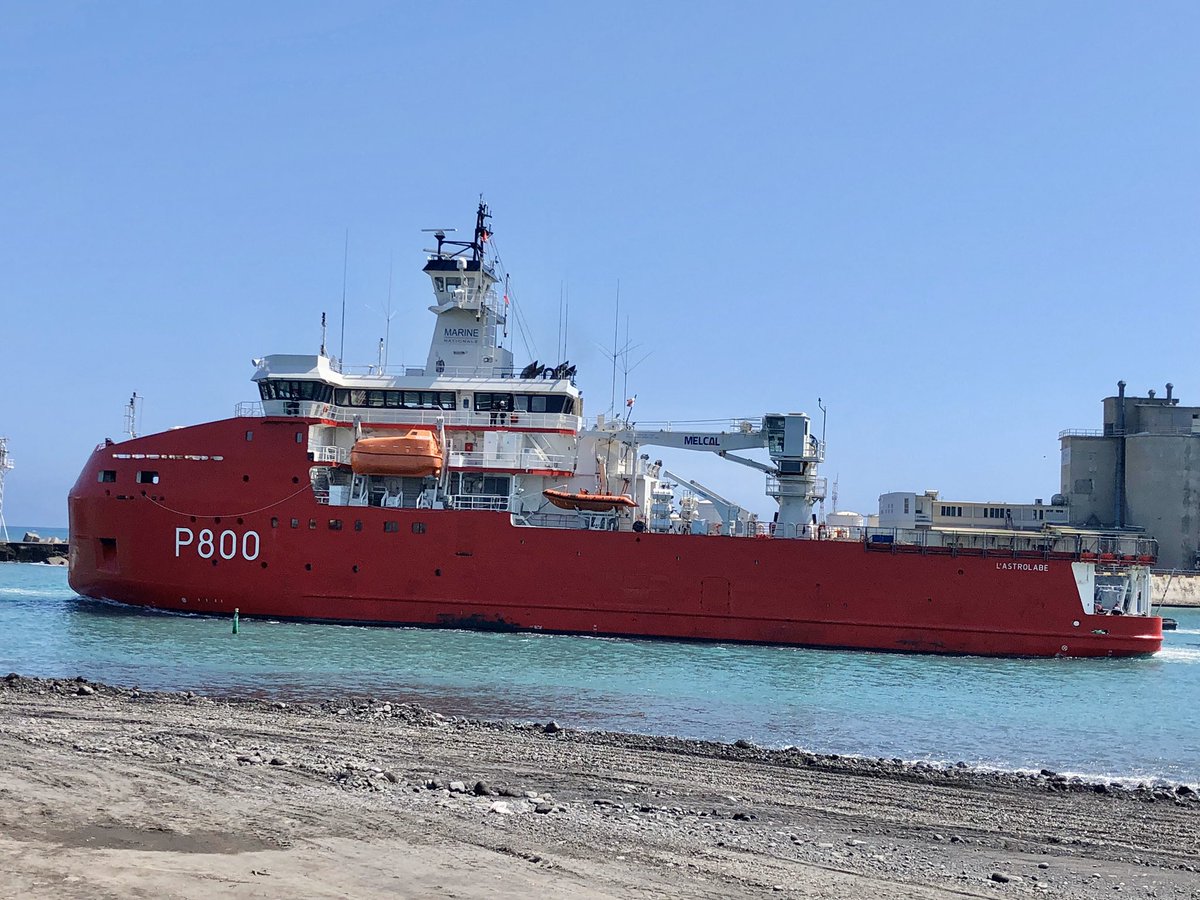 Bon vent au P800, le Patrouilleur Polaire #Astrolabe qui partait hier de #LaRéunion pour sa troisième saison en Antarctique. Toujours autant d’émotion et de fierté de voir un de nos fleurons “made in @Piriou” prendre le large. <a href="/TAAF/">The Aneurysm and AVM Foundation (TAAF)</a> @Marinenationale <a href="/IPEV/">Georg Thomas</a> ⚓️🌞❄️