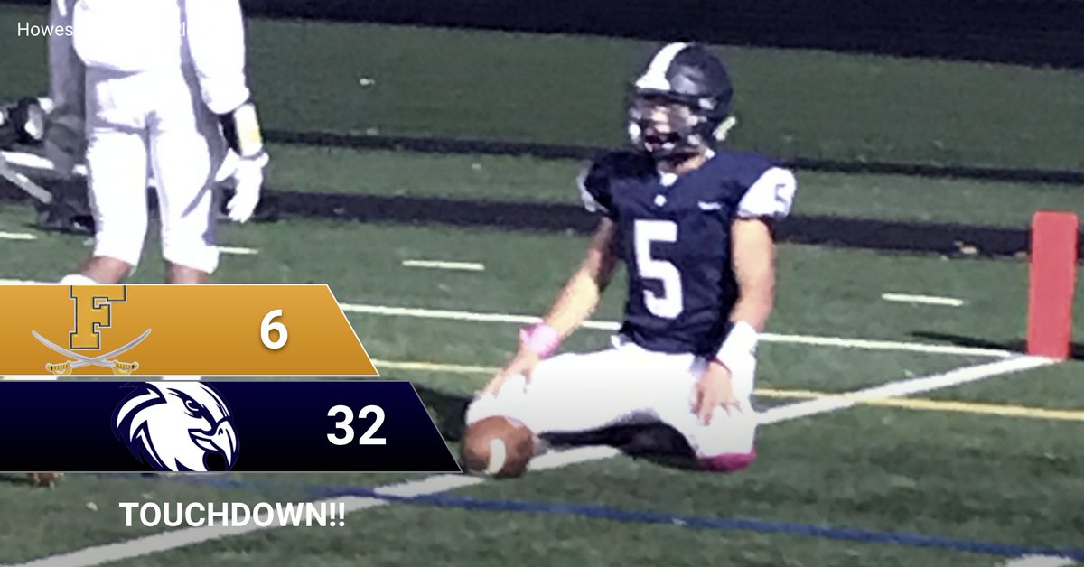 Urbana_Hawks's tweet photo. Breaking and alluding tackles all the way, Howes scores on a 64yd TD. End of the third https://t.co/wLPoJMX6Xa