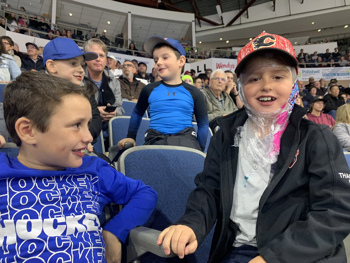 KimMitchell6898's tweet photo. #drivedavis @HurricanesWHL @DavisGMCBuickLA https://t.co/T6672SXblu