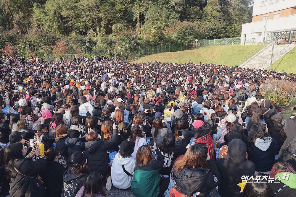 hwanaejimaa's tweet photo. A legendary and ground breaking military discharge. 

#권지용_바람처럼_자유롭게 
#ONE_OF_A_KIND_GD https://t.co/v2teG8tbV0