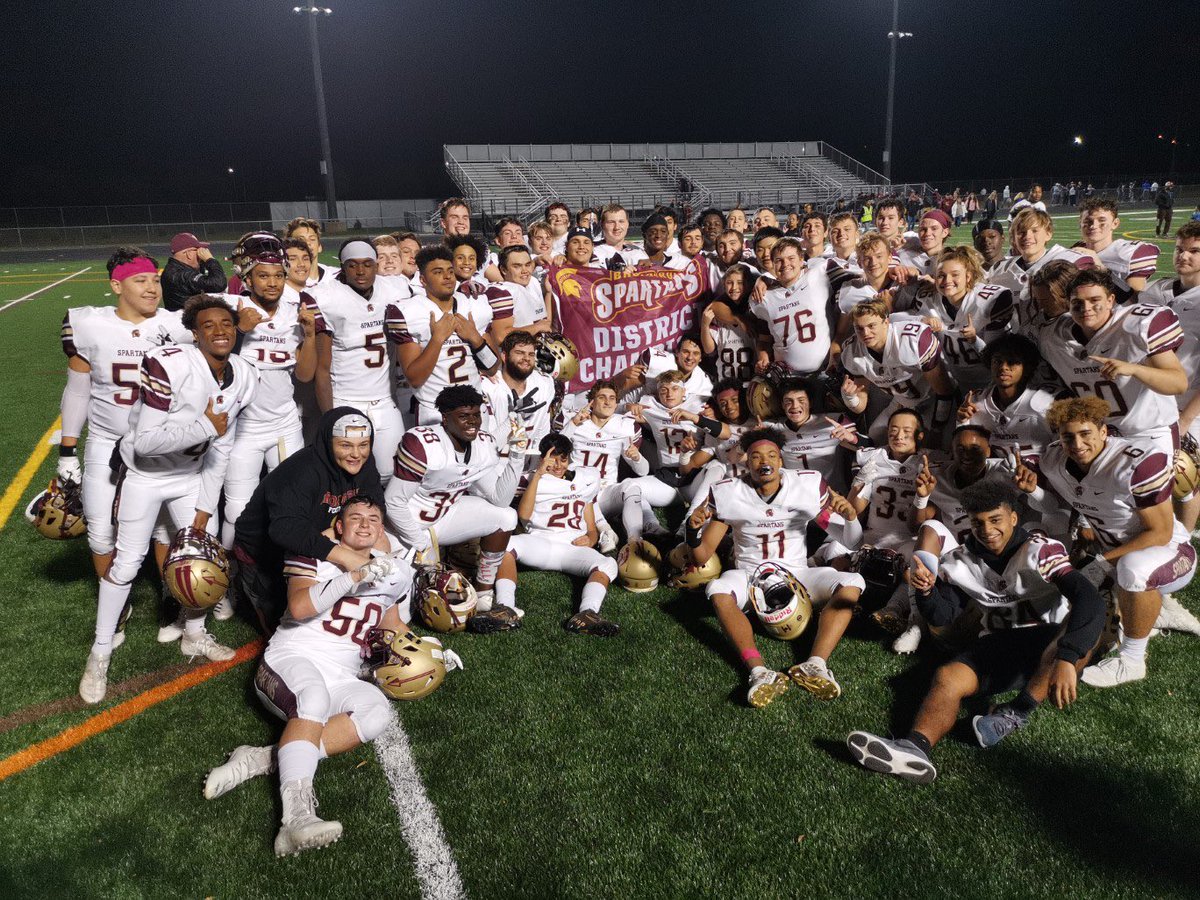 Congrats to our team for winning the 2019 Dulles District Championship. These seniors have won 3 conference championships in the last 4 years!
#WeWill  #HardWorkWorks