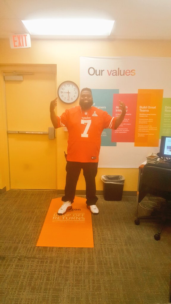 TStaples14's tweet image. 2day was rep yo team day at work,  did I do a good job fam with da #Kap7 Superbowl edition!!! #Niners Bih &amp;amp; you already know it's 🖕🖕yo team lil Sluttttt!!! I stood alone bc my team is da only one dats 6&amp;amp;0 lil ho!!! #ninerfaithful #NinerEmpire #GoNiners