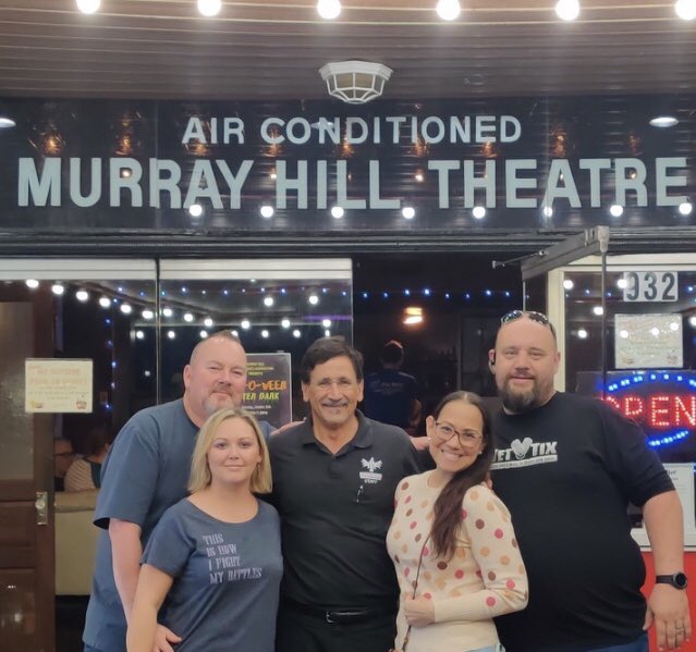 cakakin's tweet photo. Amazing concert at the @mhtrocks #MurrayHillTheater #ApolloLTD and #WeAreMessengers were great!!! Nice meeting Mr. Tony! Thank you for always opening the doors of your theater to the gospel! You rock!!! 🙌🏼🎸 &amp; TY to @VetTix for allowing us to enjoy this event!!! You also rock!!! https://t.co/CvLQE8rcuX