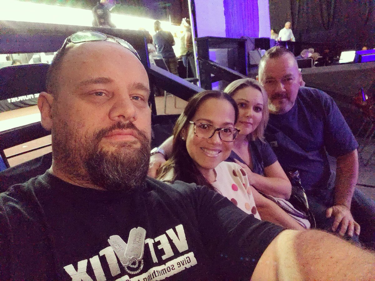 cakakin's tweet photo. Amazing concert at the @mhtrocks #MurrayHillTheater #ApolloLTD and #WeAreMessengers were great!!! Nice meeting Mr. Tony! Thank you for always opening the doors of your theater to the gospel! You rock!!! 🙌🏼🎸 &amp; TY to @VetTix for allowing us to enjoy this event!!! You also rock!!! https://t.co/CvLQE8rcuX