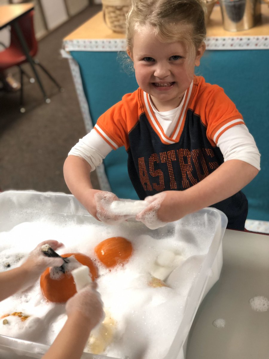 MsKyburz's tweet photo. Squeaky clean! Making sure our pumpkins are nice and clean. #WeLoveHSES @hsessaints @GlasscockSchool https://t.co/0RTFA5RpCL
