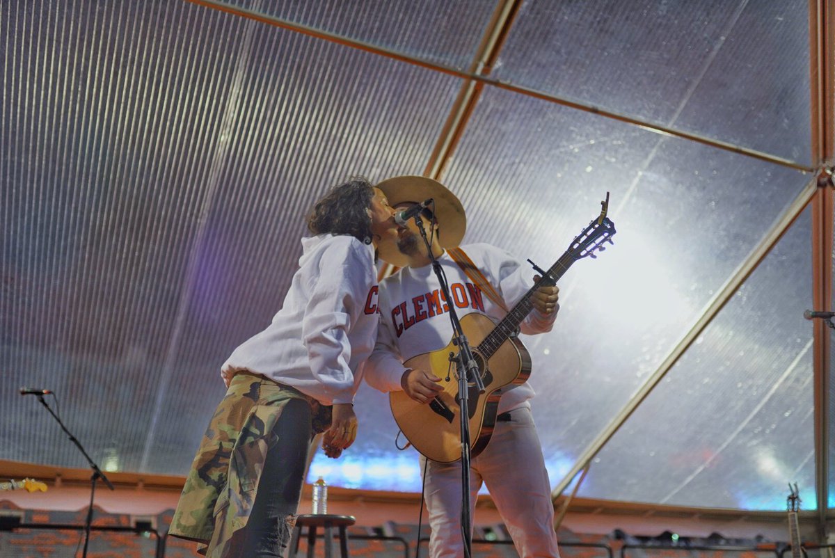 🎶 “I love me some home...” and we do too. 

Thank you <a href="/JOHNNYSWIM/">JOHNNYSWIM</a> for welcoming our #ClemsonFamily home. 🧡