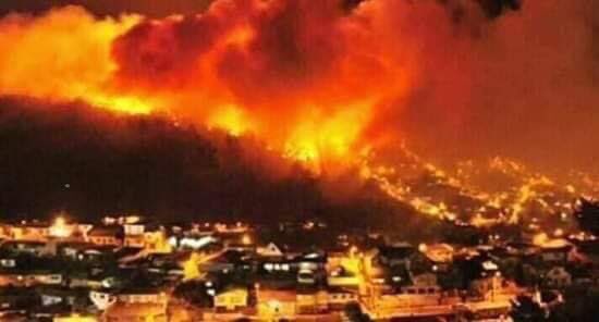 ickagallego's tweet image. Todos súper indignados por lo qué pasó en el Amazonas cuando aquí en México se le hicieron recortes a los programas para combatir incendios de la CONAFOR. Así se vio hoy Baja California.