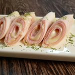 ちょっとしたおつまみにも最適!？「ローリングハムチーズブリトー」の作り方!