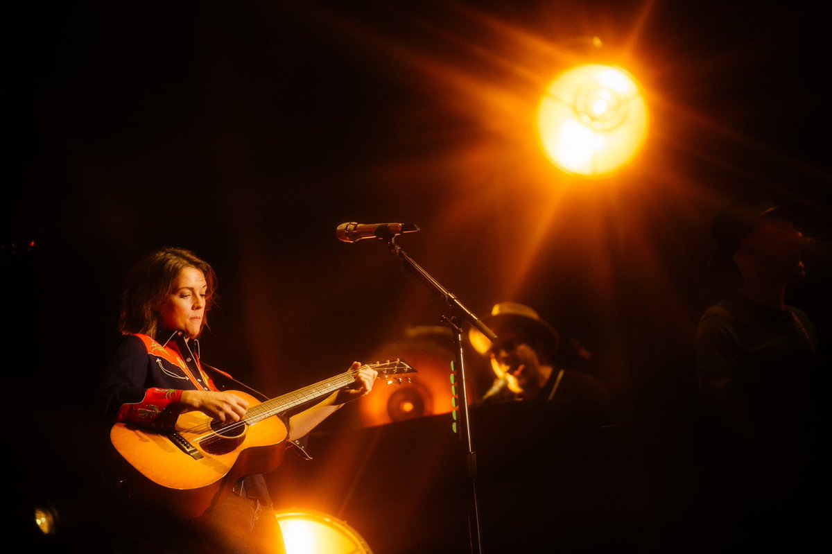VoodooNola's tweet photo. Such a powerful set from the Highwoman herself, @brandicarlile. 

#VoodooFest photos by @rhackleman. https://t.co/BPLM2LlR6U