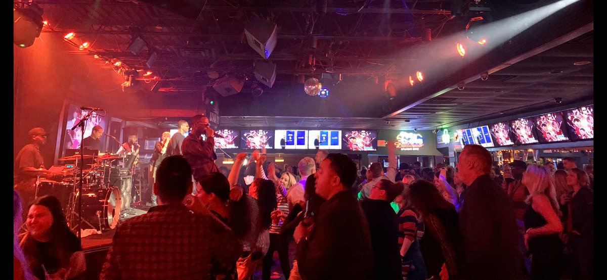 HelensFitz's tweet photo. @dirtymuggs in the house tonight! https://t.co/WmHEmNmWvA