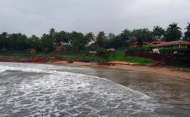 अरब सागर में हवा के कम दबाव के कारण कर्नाटक के तटवर्ती इलाकों में तेज वर्षा