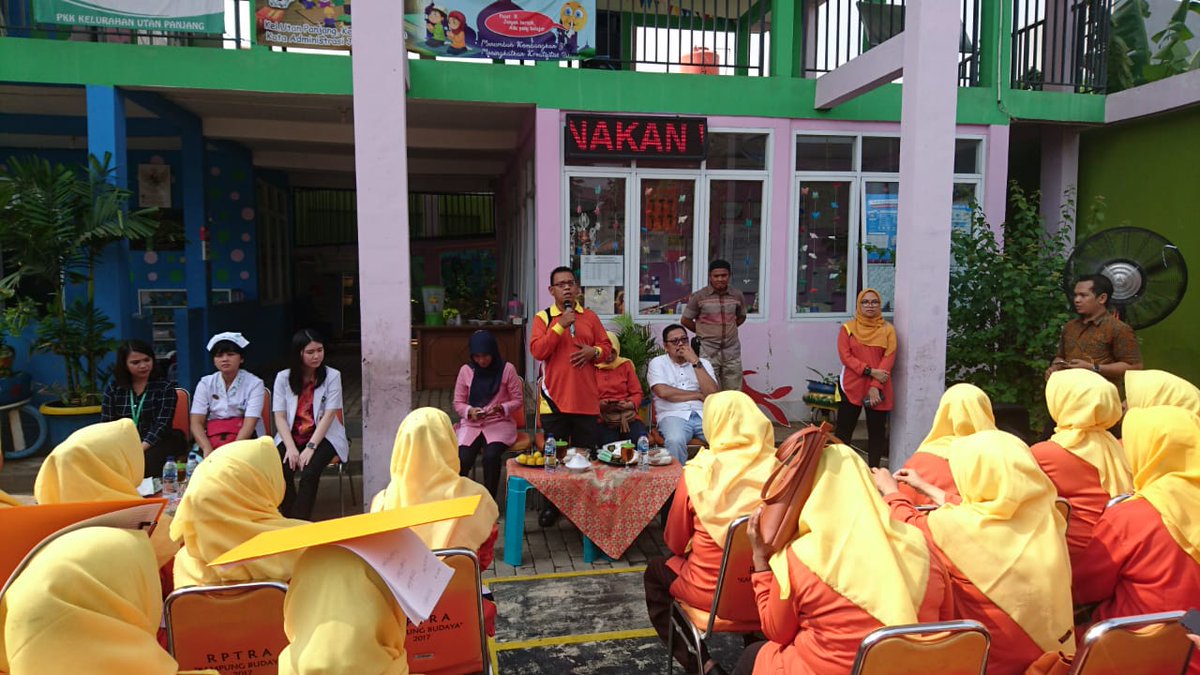 Gebyar Jumantik Kelurahan Utan Panjang kemarin dihadiri Pihak RS Hermina Kemayoran memberikan pembekalan kepada ibu ibu jumantik disaat ada Orang yang tidak sadarkan diri <a href="/Ermasuryani63/">Erma Suryani</a>
@sudinppappjp <a href="/dppappdki/">Dinas PPAPP Provinsi DKI Jakarta</a> <a href="/kusumawati_tuty/">Tuty Kusumawati</a> <a href="/aniesbaswedan/">Anies Rasyid Baswedan</a>