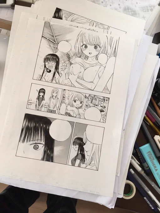 つ、疲れたぁ!!
最近毎日13時間くらい寝てる、、?
今日は寝過ぎないようにします?
机めっちゃ汚い!! 