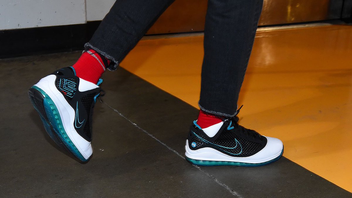 Best Look Yet at This Year's 'Red Carpet' Nike LeBron 7