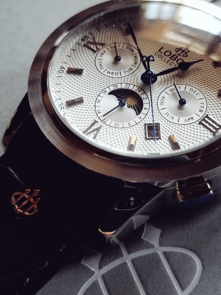 「LOBOR JAPAN(@loborjapan)様から素敵な時計を頂きました?
」|大変ですのイラスト