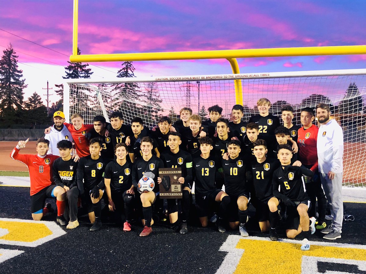 asulli5's tweet image. Yes!!! Joliet West Boys Varsity Soccer takes home the Regional Championship, beating Normal Community Ironmen 5-0! 
Great game guys! #TigerPride #OnToTheNext 

Also, we have the most amazing sunsets here!