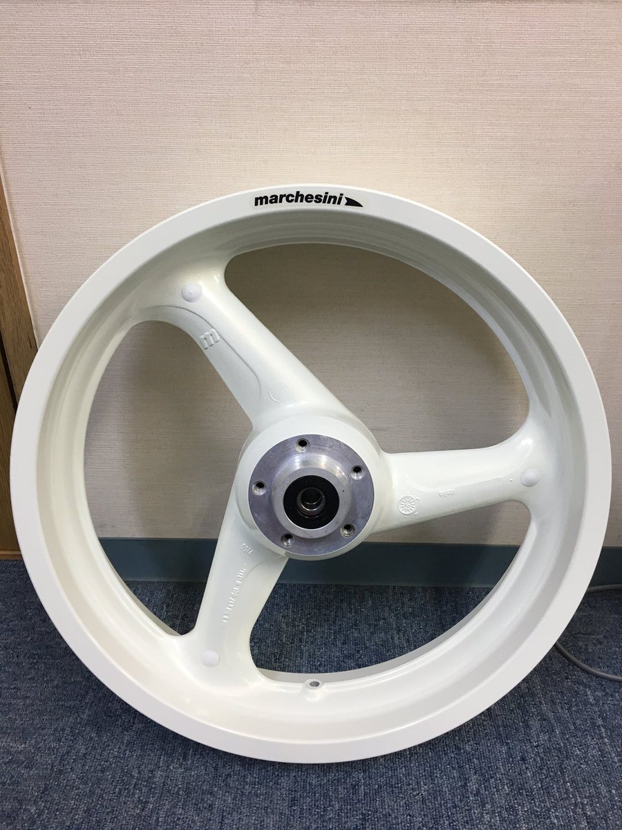 ホワイト3スポークステアリングホイール本体 白い3スポークステアリング14インチ350mmホワイトハンドルの通販 by