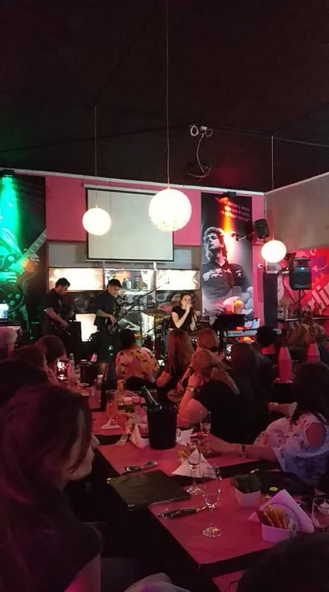 Darling_Bar's tweet photo. Suena DESIRE en Darling!!! https://t.co/0grvE9Qxy0