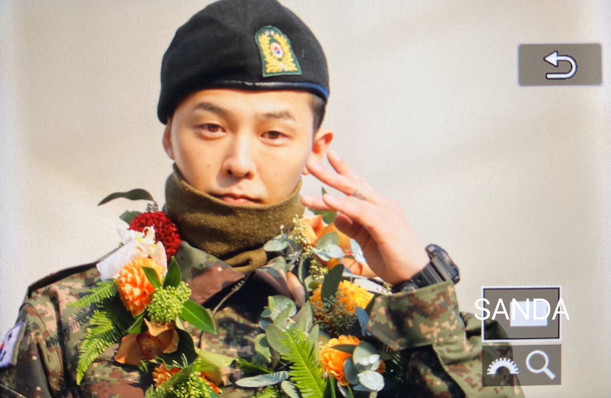SANDA1014's tweet photo. D-DAY
@IBGDRGN 
#gdragon #지드래곤 #권지용 https://t.co/k2Jeuo5Tmq