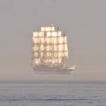まるで空飛ぶ船!蜃気楼によってみられる自然現象