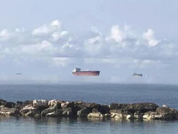 まるで空飛ぶ船！蜃気楼によってみられる自然現象