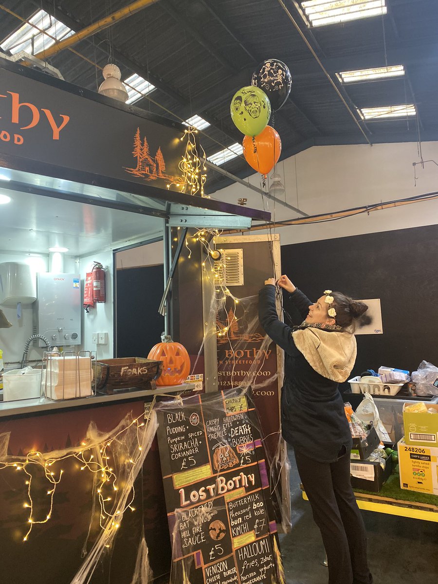 lostbothy's tweet photo. We are ready @bigfeedgla  come down if you dare #bigfeed ##SaturdayThoughts #streetfood #music #dugs #beer #wine #halloween2019 🎃💀☠️ https://t.co/UGEfP4r5jU