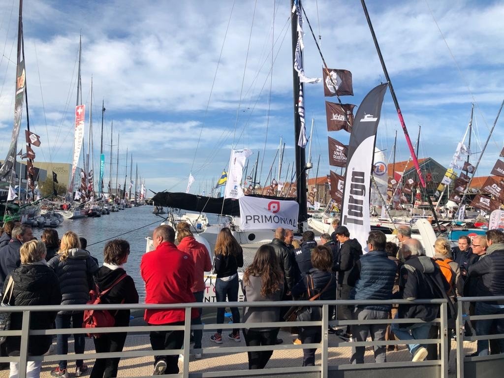 Primonial's tweet image. [#Live - @LH_LeHavre] Dans quelques minutes aura lieu le #baptême du #Multi50 #Primonial en présence des parrain/marraine @bertrandpiccard, Bénédicte Gueugnier, le duo de skippers @sebrogues / Matthieu Souben et @StvVidal.