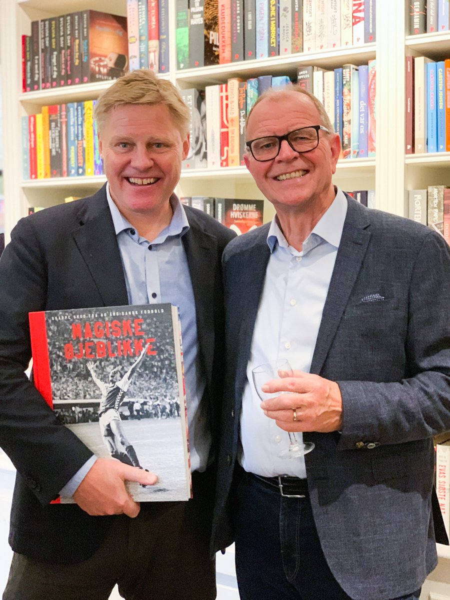 fbbillederdk's tweet photo. WOW! Lancering af Magiske Øjeblikke i Politikens Hus. Tak for en forrygende eftermiddag 📖📸😁 https://t.co/pi5BUKoGXo