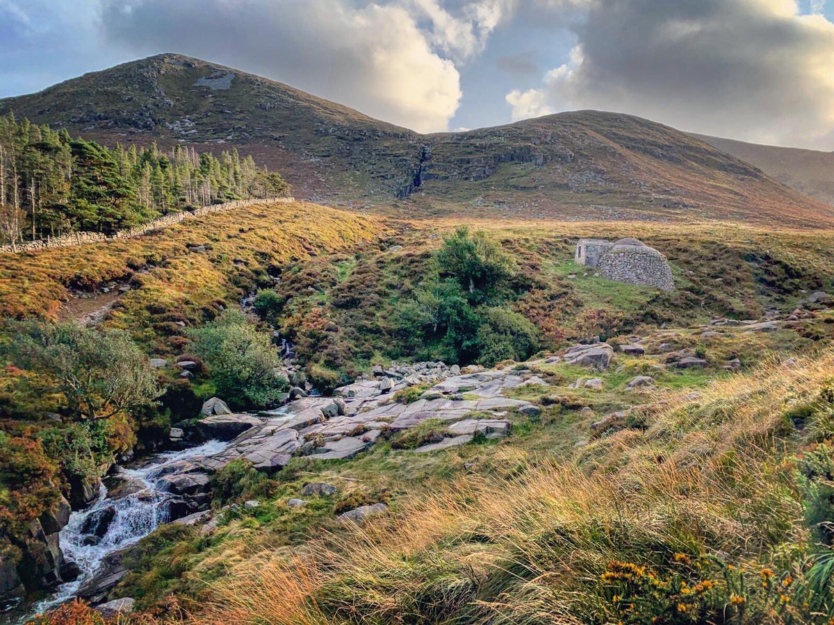 Volunteer your time and give back to the Mournes! @NTMournes are looking for volunteers on weekdays or at their next Saturday events: 16 and 30 November to help preserve and protect our mountain landscape. Find out more here: bit.ly/NTMourn3s #PlacesMatter #LoveMourne