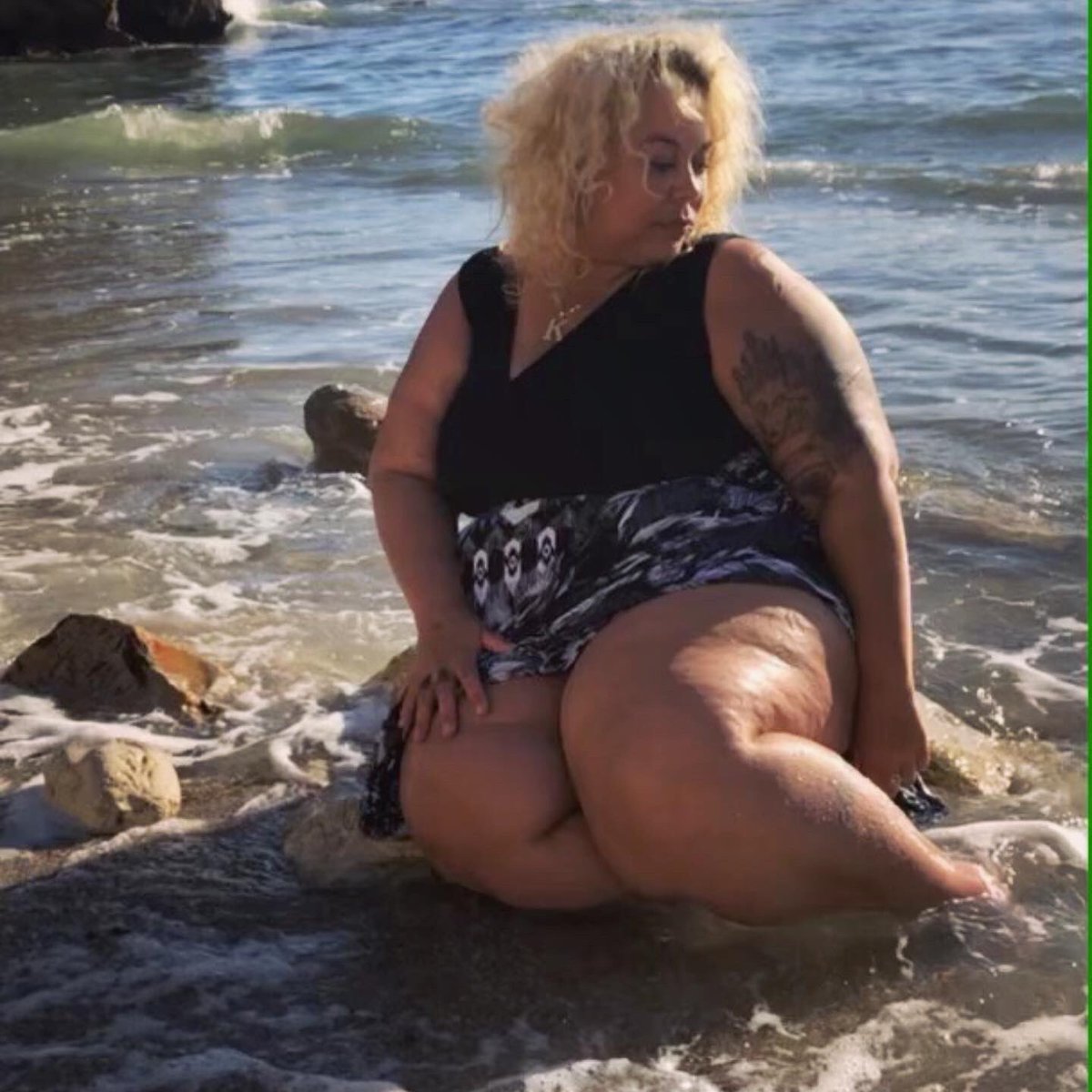 AkiliaHightower's tweet photo. π§ββοΈπ§ββοΈπ§ββοΈ #bbw #sbbw #beachlife #beachbum #fatthighs #pismo #blondie #bbwgodess #bbwworld https://t.co/BFIlcuNkNq