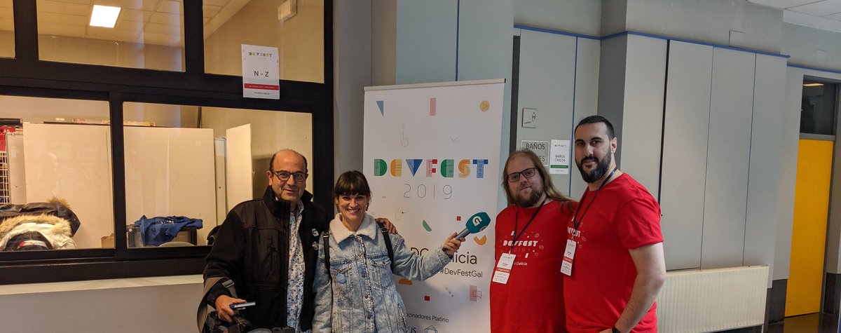 orestes_io's tweet photo. Ha venido la tele al #DevFestGal! Atentos al informativo de @TVGalicia de mediodía :) https://t.co/b07nbacCDX
