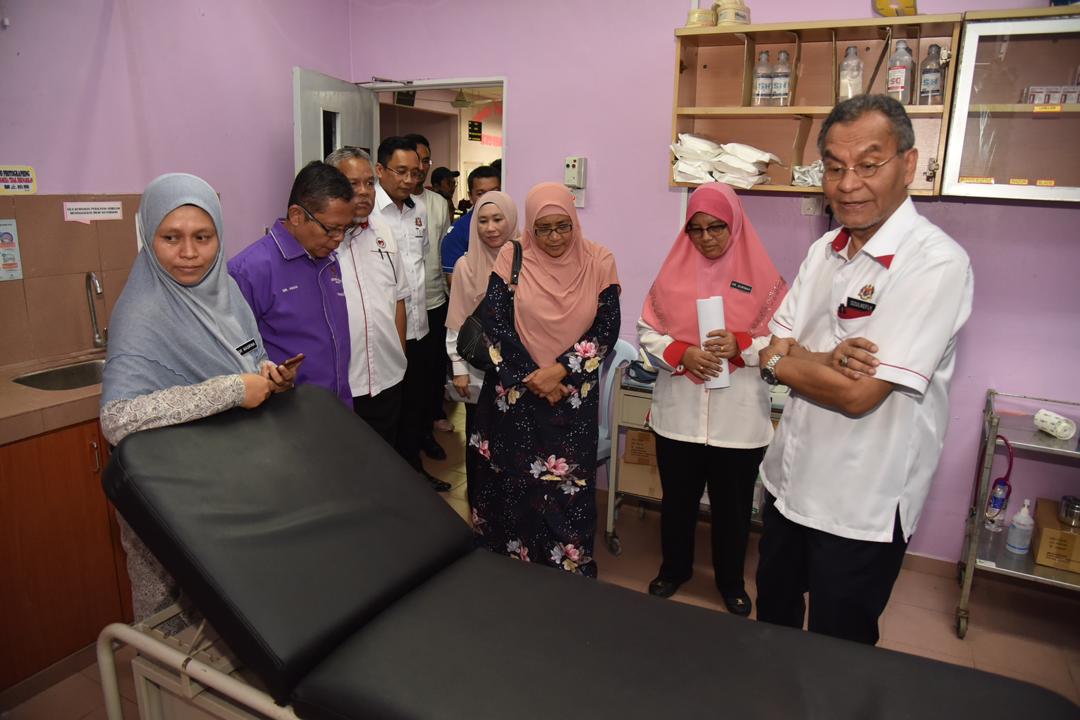 KKMalaysia🇲🇾🩺❤️ (@kkmputrajaya) on Twitter photo Lawatan kerja Men. Kesihatan Datuk Seri <a href="/DrDzul/">Dzulkefly Ahmad</a> ke Klinik Kesihatan Penerok dan Hospital Pontian.
Lawatan itu bersempena program Kampungku Sihat yang diadakan di Pontian, hari ini. Lawatan kerja Men. Kesihatan Datuk Seri <a href="/DrDzul/">Dzulkefly Ahmad</a> ke Klinik Kesihatan Penerok dan Hospital Pontian.
Lawatan itu bersempena program Kampungku Sihat yang diadakan di Pontian, hari ini.