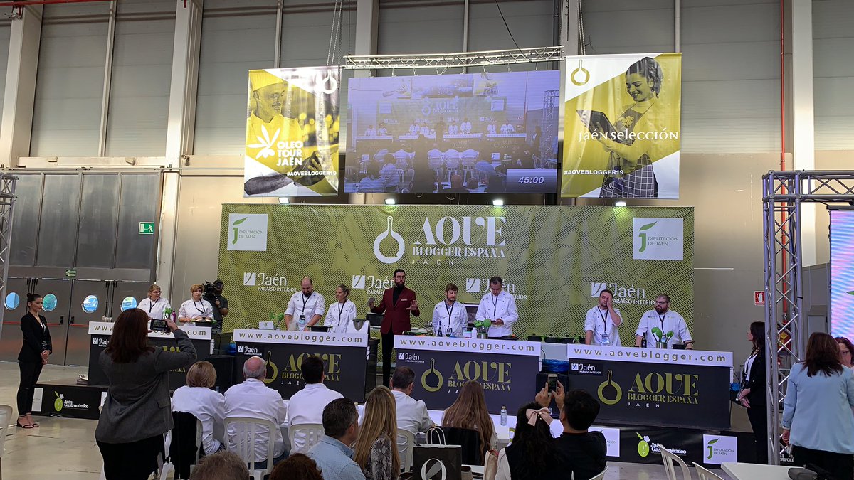 Empieza el #AOVEBloggerJaen . Animo a todos!