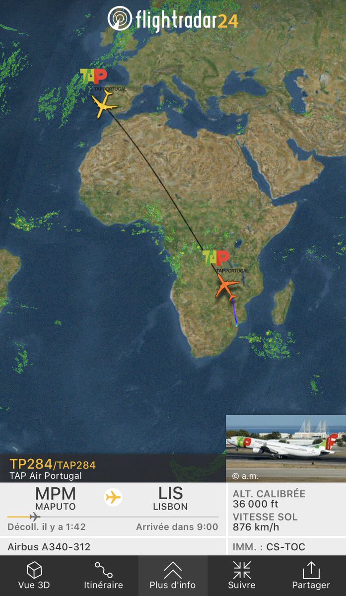 AeroGazette's tweet photo. ℹ️ #TAPAirPortugal : « Bye bye #A340 👋🏻 »
🔸Successeur du #LockheedTristar & présent dans la flotte de #TAP depuis 1994, soit 25 ans !
🔸Derniers vols ce jour pour les 2 appareils encore en flotte : ultime atterrissage à #Lisboa prévu à 19h10 (WEST)
#goodbyetapa340 #avgeek #LIS https://t.co/LDrFePxGnW