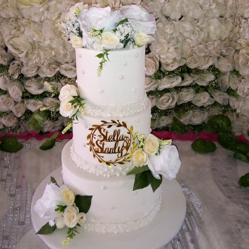 cakesbyruthieee's tweet photo. Saturday is all about Stella and Stanly 💥✨✨✨Congratulations dearies,may God bless your home. #wedding #stella&stanly2019 #weddingcake #luxuryweddingcake #silkflowers #nigerianweddingcake #3teircake #wepulledthrough #bayelsawedding #IjawTwitter https://t.co/bDFeEmm2h2