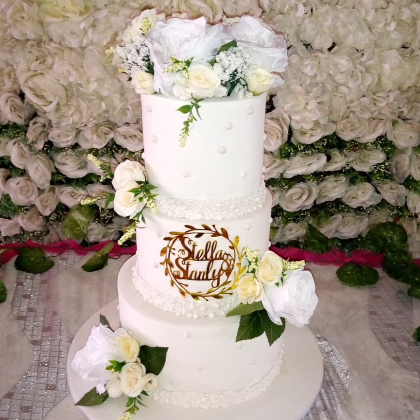 cakesbyruthieee's tweet photo. Saturday is all about Stella and Stanly 💥✨✨✨Congratulations dearies,may God bless your home. #wedding #stella&stanly2019 #weddingcake #luxuryweddingcake #silkflowers #nigerianweddingcake #3teircake #wepulledthrough #bayelsawedding #IjawTwitter https://t.co/bDFeEmm2h2