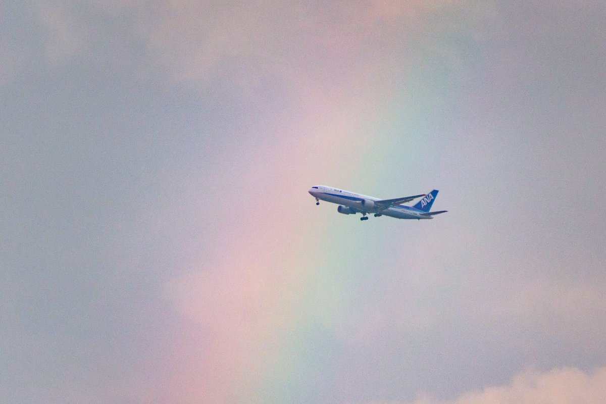 redrobin_3's tweet photo. いいこと みつけよう

#ファインダー越しの私の世界
#虹 #飛行機 #空 https://t.co/FC3NTIvFul