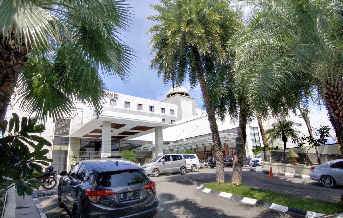 hermesaceh's tweet image. Hermes Palace Hotel Managed by BENCOOLEN is the first International 5-Star Hotel in Banda Aceh. The Hotel is conveniently located in the city centre, near the governor office, 5 minutes to The Grand Mosque of Baiturrahman and 20 minutes to Sulthan Iskandar Muda Airport