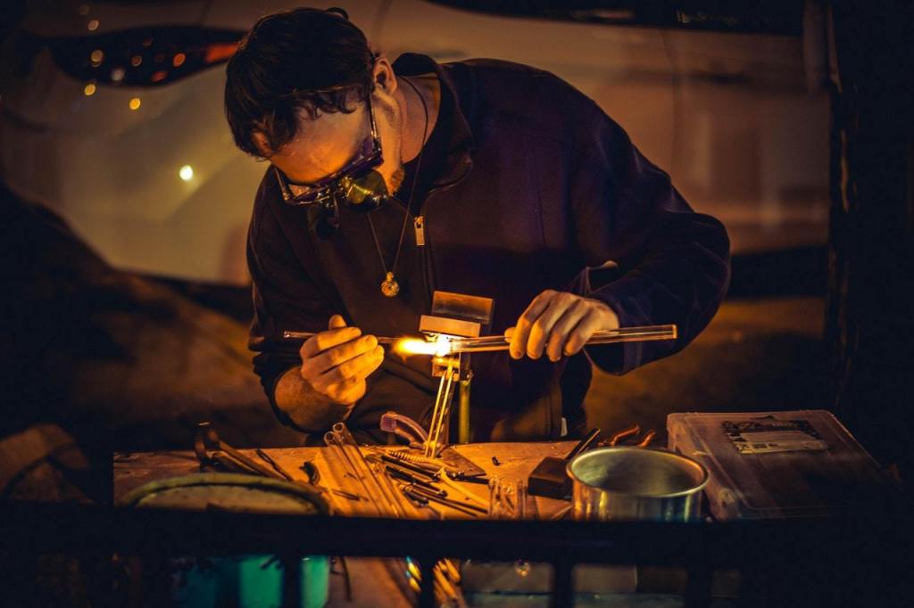 Choosing the right internship in competitive environment theblackprofessional.com/blog/2018/08/0…