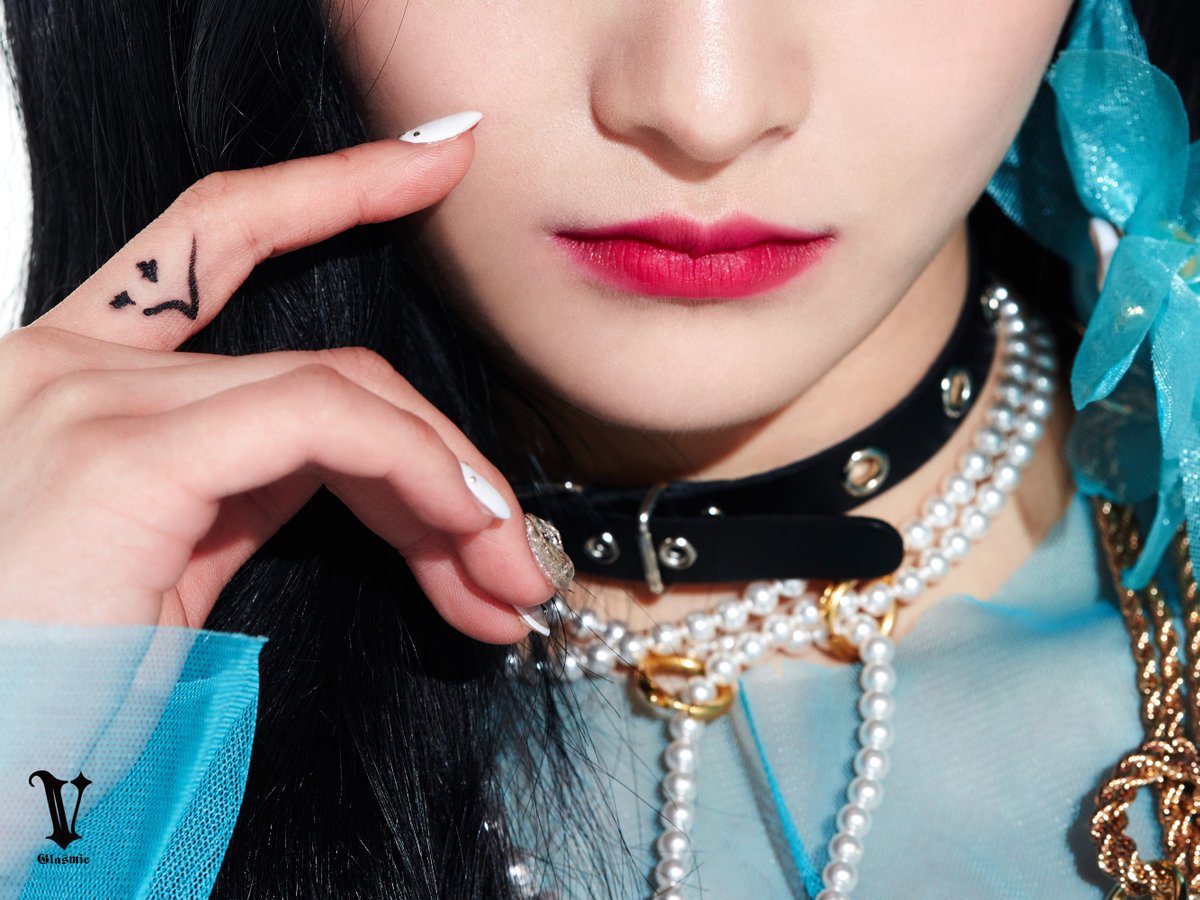 GLASMIC_OFICIAL's tweet photo. 𝐆𝐋𝐀𝐒𝐌𝐈𝐂 𝐕 𝐍𝐄𝐖 𝐒𝐈𝐍𝐆𝐋𝐄 𝐀𝐋𝐁𝐔𝐌
'𝐋𝐢𝐤𝐞 𝐚 𝐕'
CONCEPT PHOTO
𝐂𝐨𝐦𝐢𝐧𝐠 𝐬𝐨𝐨𝐧 . . .
#GLASMIC_V #Like_a_V #네_멋대로
#EVIL_QUEEN https://t.co/4H8aaj4pvF