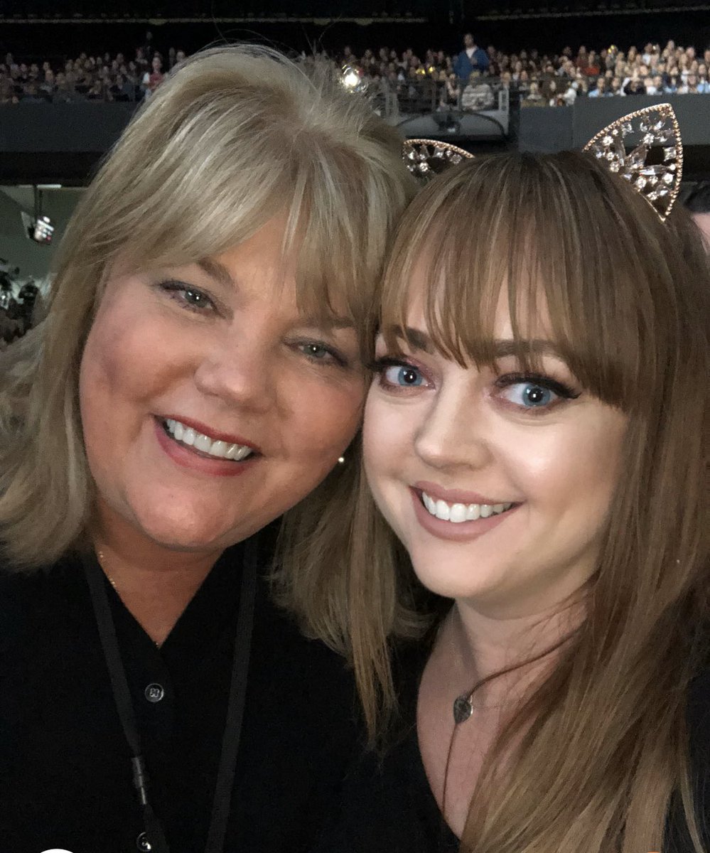 jessleedham's tweet photo. A year ago today @tammygamble and I were at Rep Tour Melbourne @taylorswift13 @taylornation13 π₯Ίπ₯Ί #RepTourMelbourne https://t.co/U9BYCEsXOA