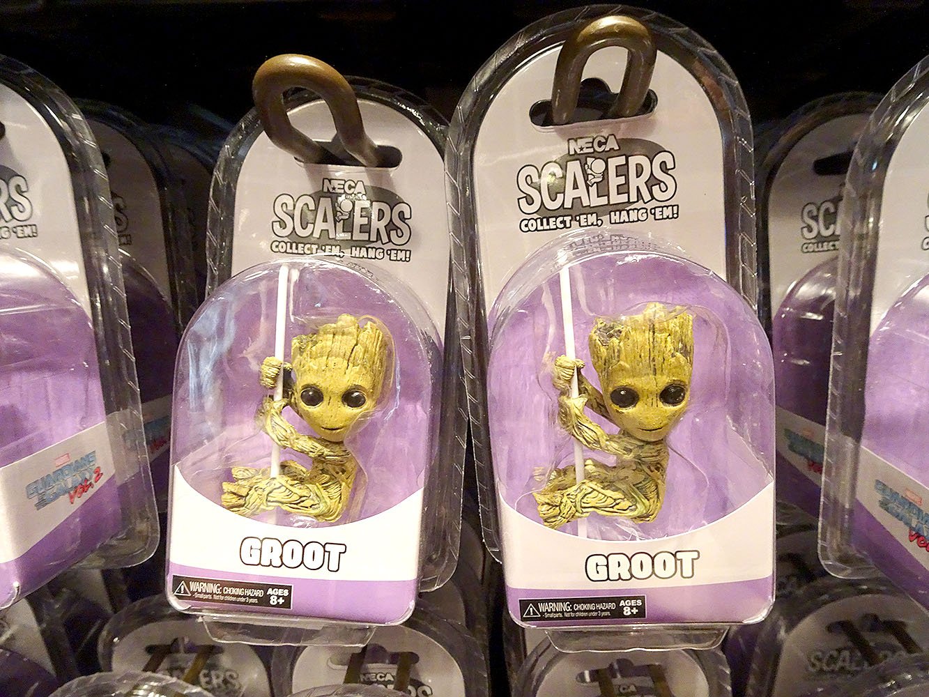 ヒロ カリフォルニアディズニーランドリゾートのグッズをご紹介 ディズニー カリフォルニア アドベンチャーにはマーベルショップがあります 好きな方は見逃せないショップですね 可愛いグルートがいっぱい 憧れのインフィニティーガントレットも