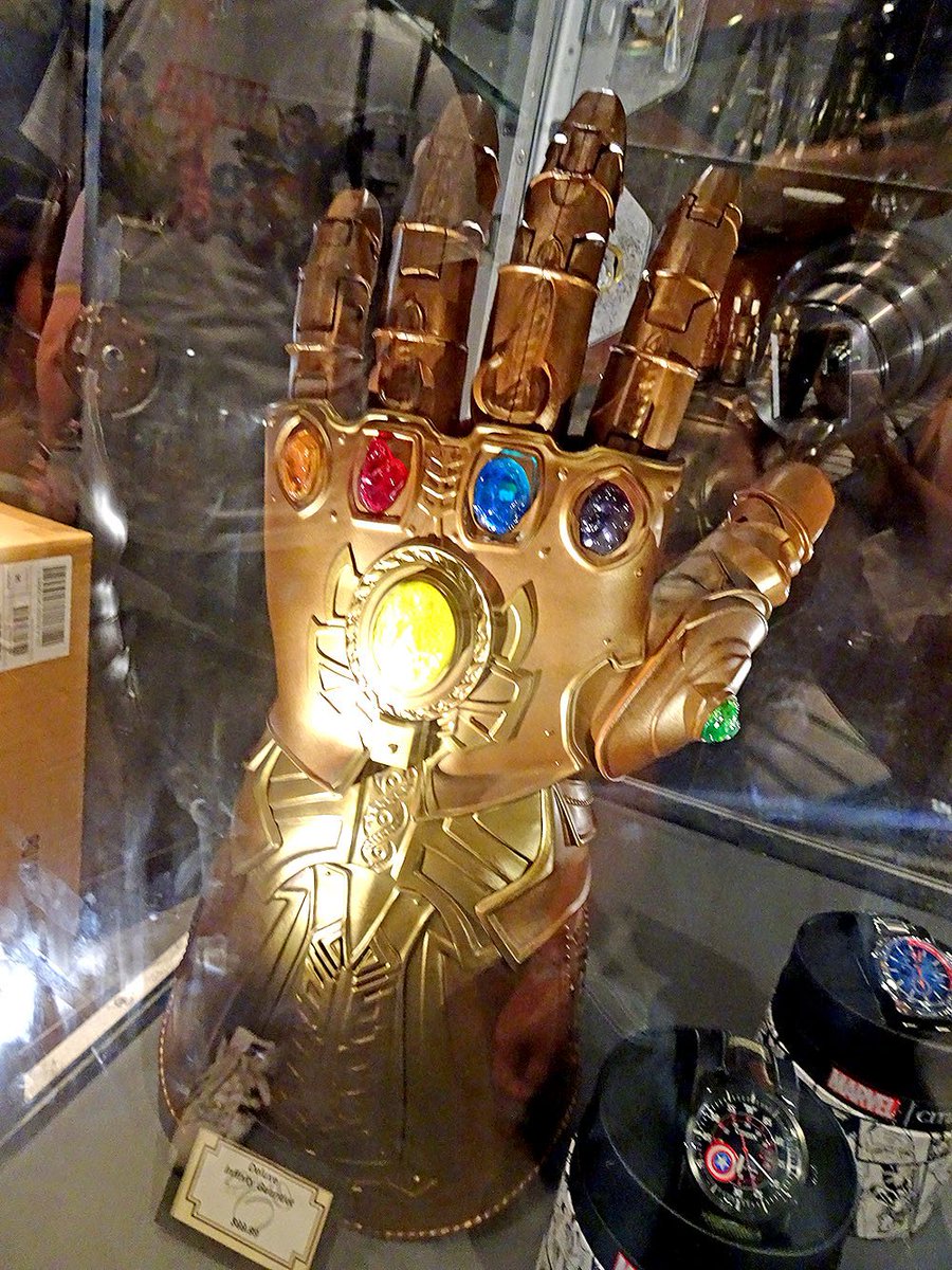 ヒロ カリフォルニアディズニーランドリゾートのグッズをご紹介 ディズニー カリフォルニア アドベンチャーにはマーベルショップがあります 好きな方は見逃せないショップですね 可愛いグルートがいっぱい 憧れのインフィニティーガントレットも