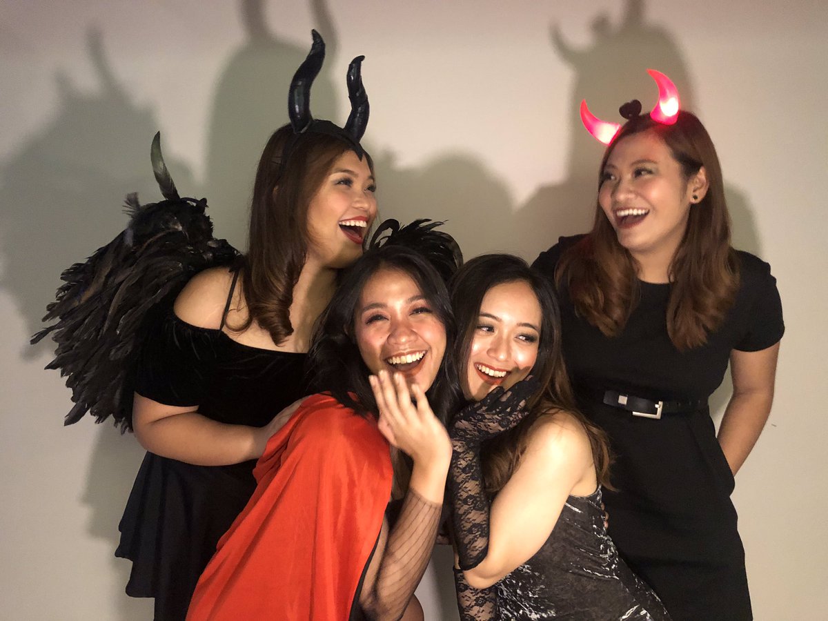 B6MED2022's tweet photo. B6 girls serving you looks 👄💄👀 Happy Halloween! 👻 https://t.co/Tz7TTFcMoP