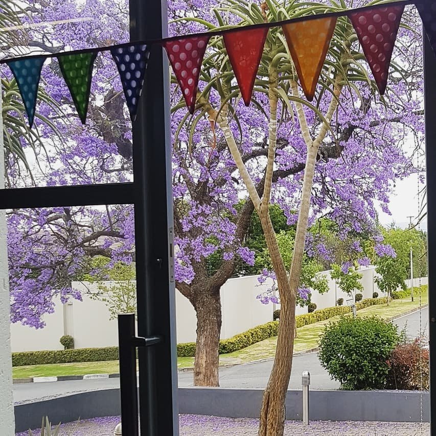 bookdash's tweet image. Let's go! Editor have arrived for their early morning briefing, and the creatives will all be here by 9am to get this show on the road! By 9pm tonight, there will be 10 brand new African storybooks in the world for anyone to read, download, translate or print! #bookdash