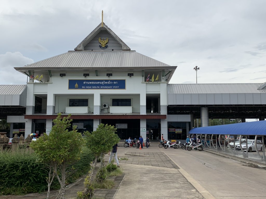 Walked to the Thai immigration complex. There was a queue and some people were cutting it. A bit surprised. The immigration official spent quite a bit of time with my passport and finally stamped it. I’ve about 1.5 hrs to have lunch and catch train.