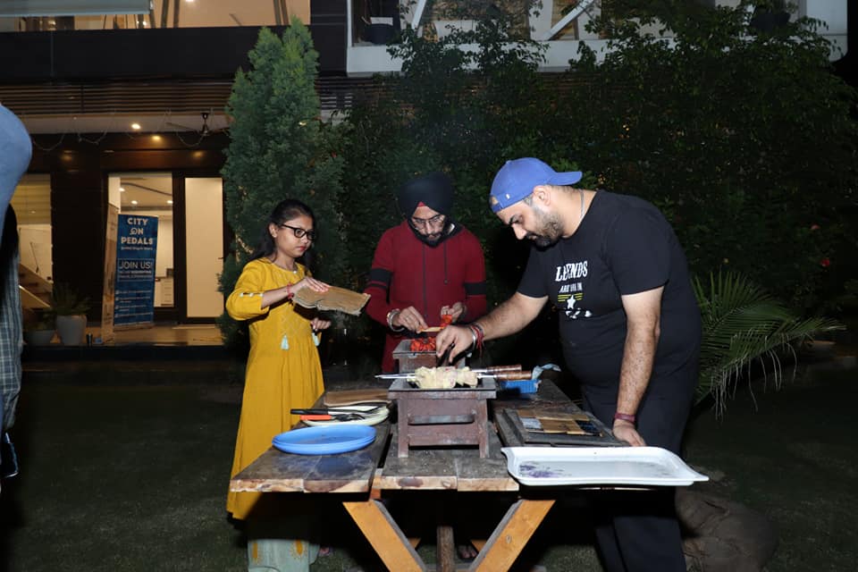 brew_hq's tweet image. Wishing you all a very happy and prosperous Diwali from team Statusbrew.
May the festivities of Diwali over-whelm everyone&apos;s heart with joy and happiness.
.
.
#diwaliparty #brewcrew #barbequenight #diwalivibes #festivity #lifeatstatusbrew #teamparty #ecofriendlydiwali #startups