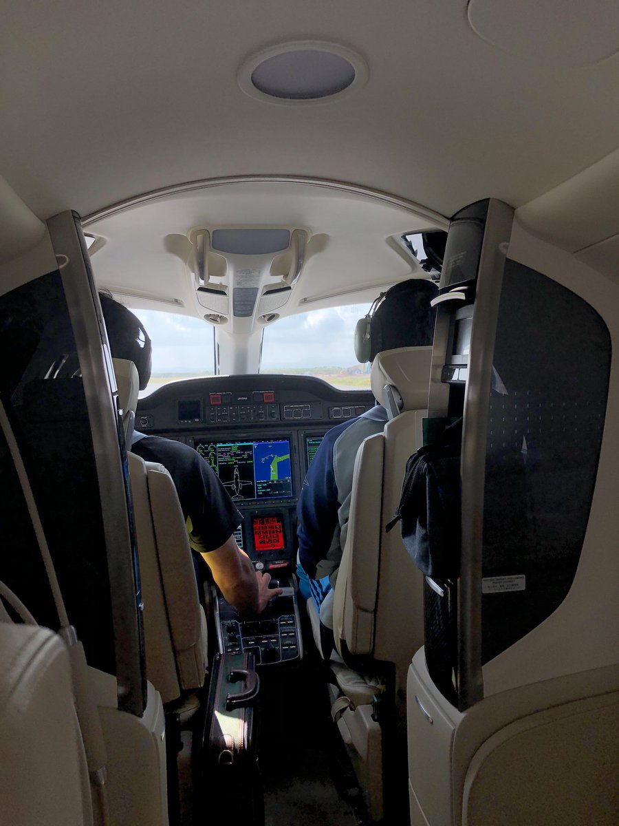 392scatpack41's tweet image. HondaJet乗って遊覧。
その後はDA40NG乗って大分でとり天食べて帰ってきた。NAVはまだまだ詰めは甘いけど飛行機を飛ばしてるぐらいには操縦できた。
#HondaJet #DA40NG #tkg航空部