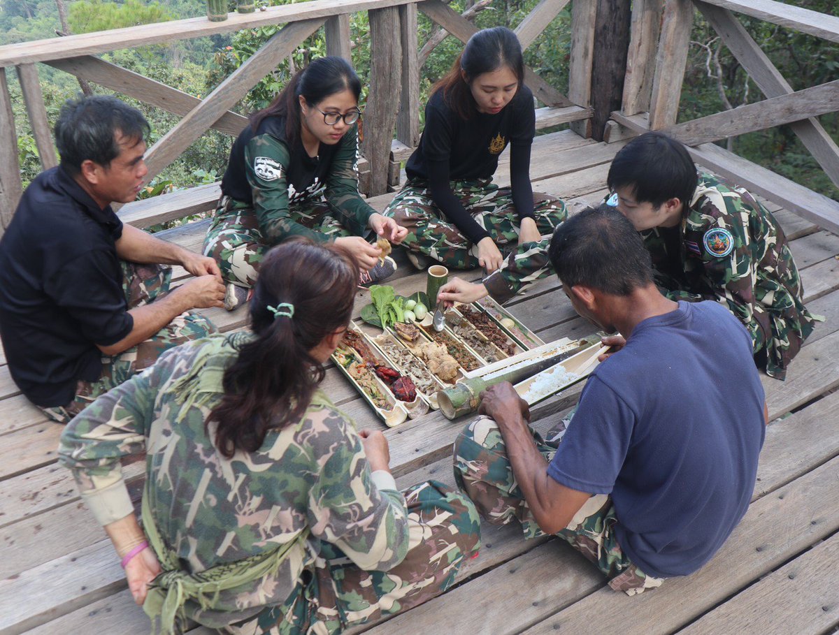 DnpMaewa's tweet photo. #ช่วยโลกเริ่มต้นได้ที่ตัวเรา​ เจ้าหน้าที่​อุทยานแห่ง​ชาติ​แม่​วะ​เริ่มกิจกรรมเป็น​มิตรกับสิ่งแวดล้อม​ร่วม​ ลด​ ละ​ เลิก​ การใช้บรรจุ​ภัณฑ์​ที่ทำจากโฟมและพลาสติก​ เพื่อลดปริมาณ​ขยะและลดผลกระทบต่อสิ่งแวดล้อม​ 🌳🌏❤️  
 #EverydaySayNoToPlasticBags #1January2020 https://t.co/p62aVN8fdE